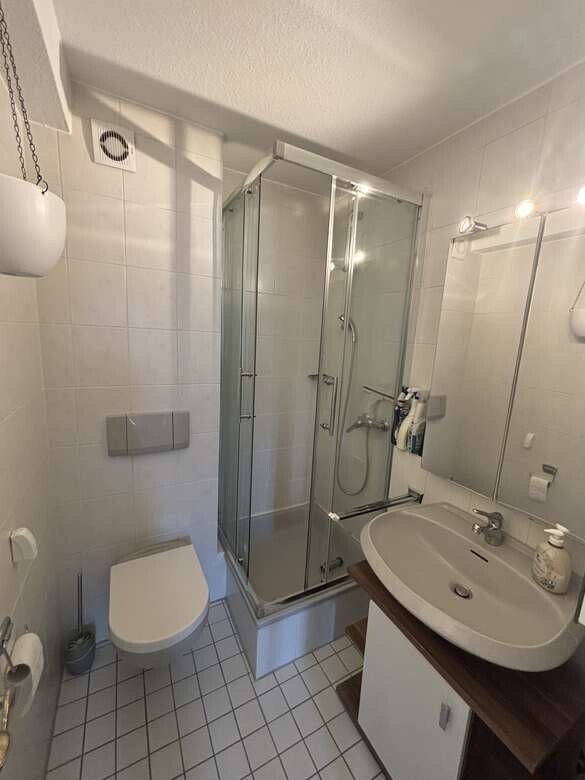 Vallenadar: Appartement mit Rheinblick 700m zur WHU Vallenadar: Appartement mit Rheinblick 700m zur WHU